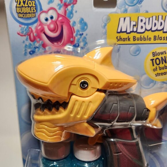 2-PACK Mr. Bubble YELLOW Shark Bubble Blaster Bundle Lights Park Toys Disneyland - Picture 6 of 13